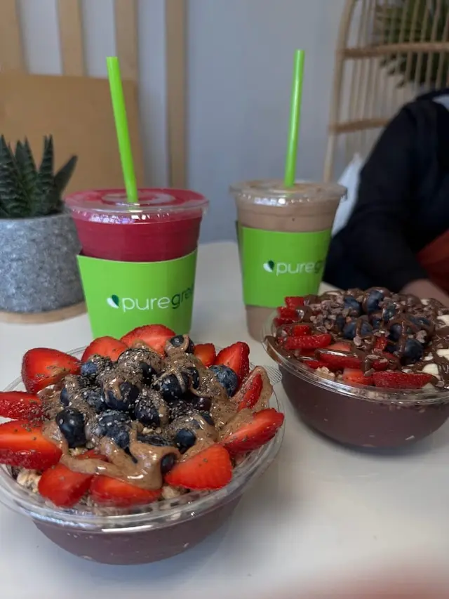 Smoothies and acai bowls on the table at Pure Green Lincoln Park