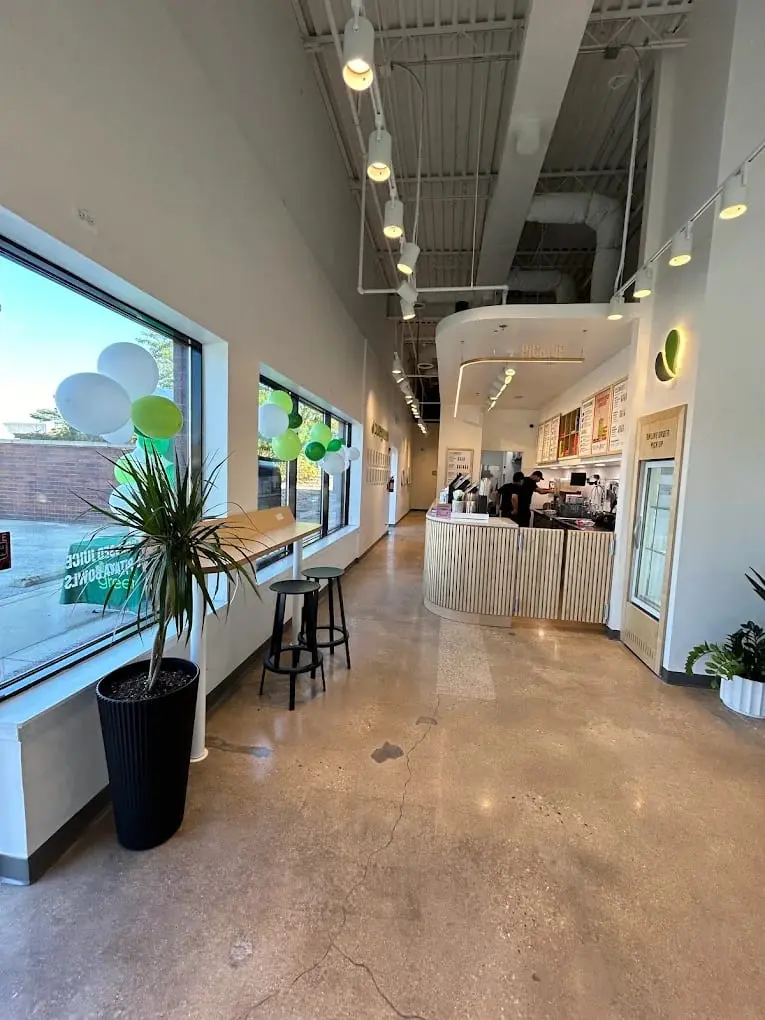 The window bar and counter inside Pure Green Naperville