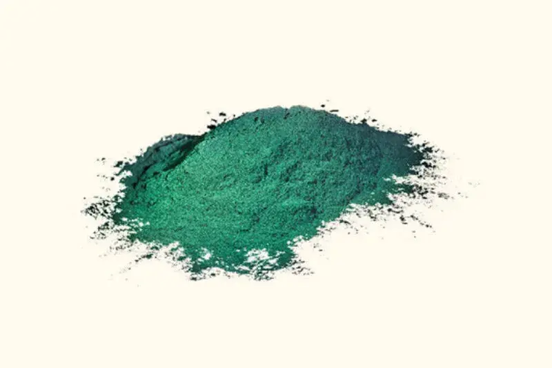 Green spirulina powder