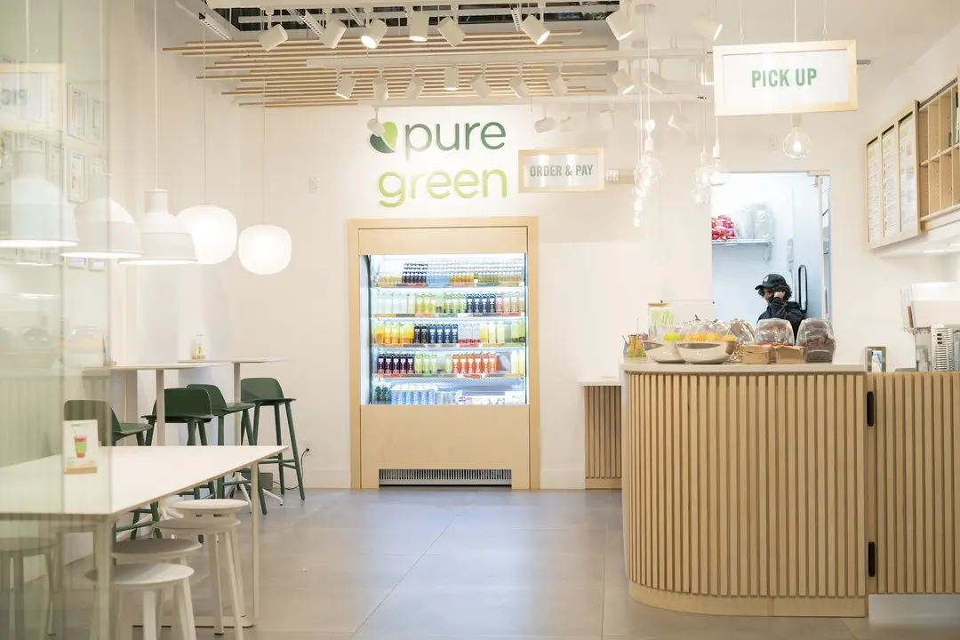 Inside Pure Green Sawgrass Mills with the juice fridge, counter and seating
