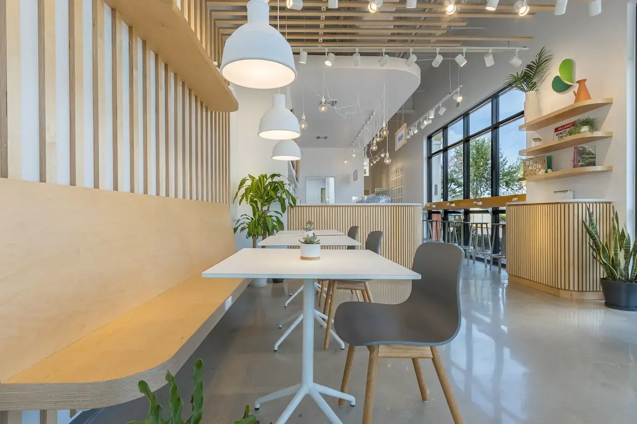 The Pros and Cons of Investing in a Juice Bar Franchise