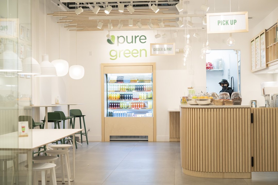Inside Pure Green Sawgrass Mills with the juice fridge, counter and seating