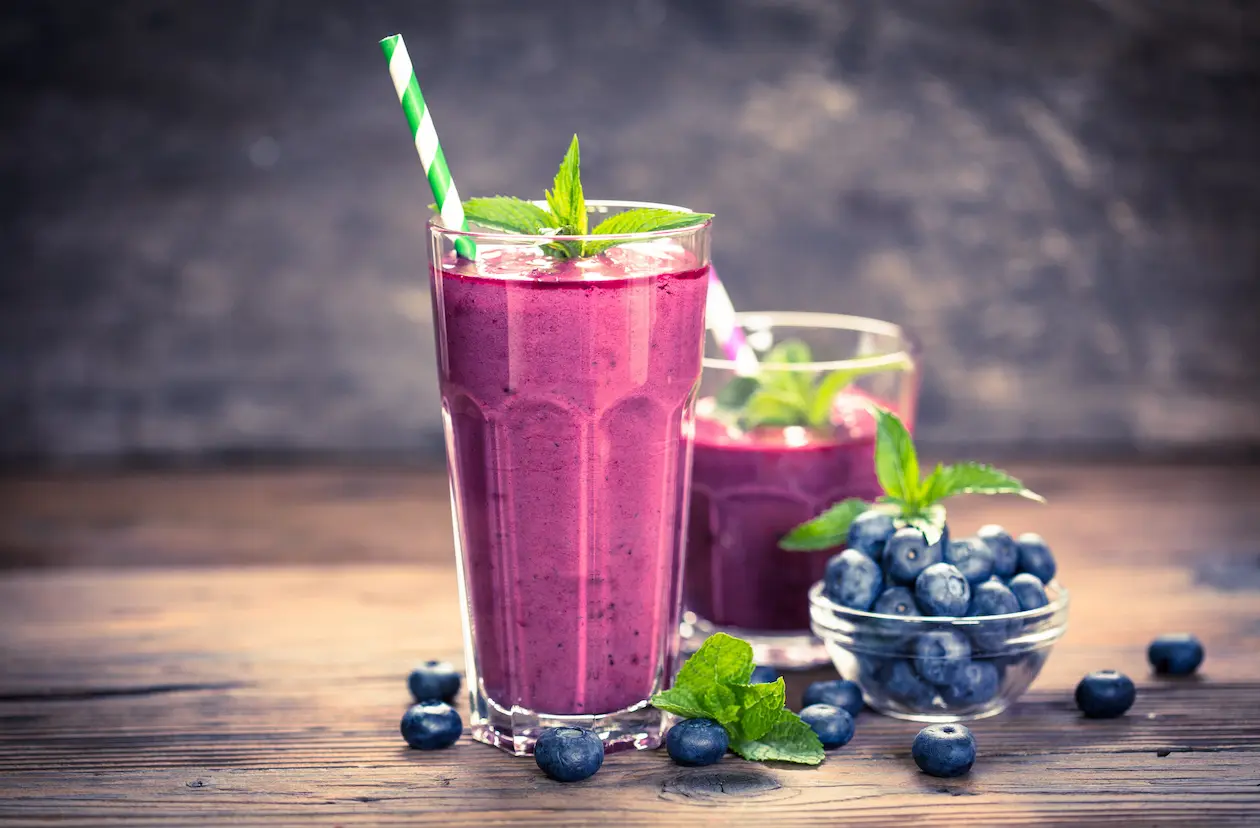 how to build a healthy smoothie from the bottom up