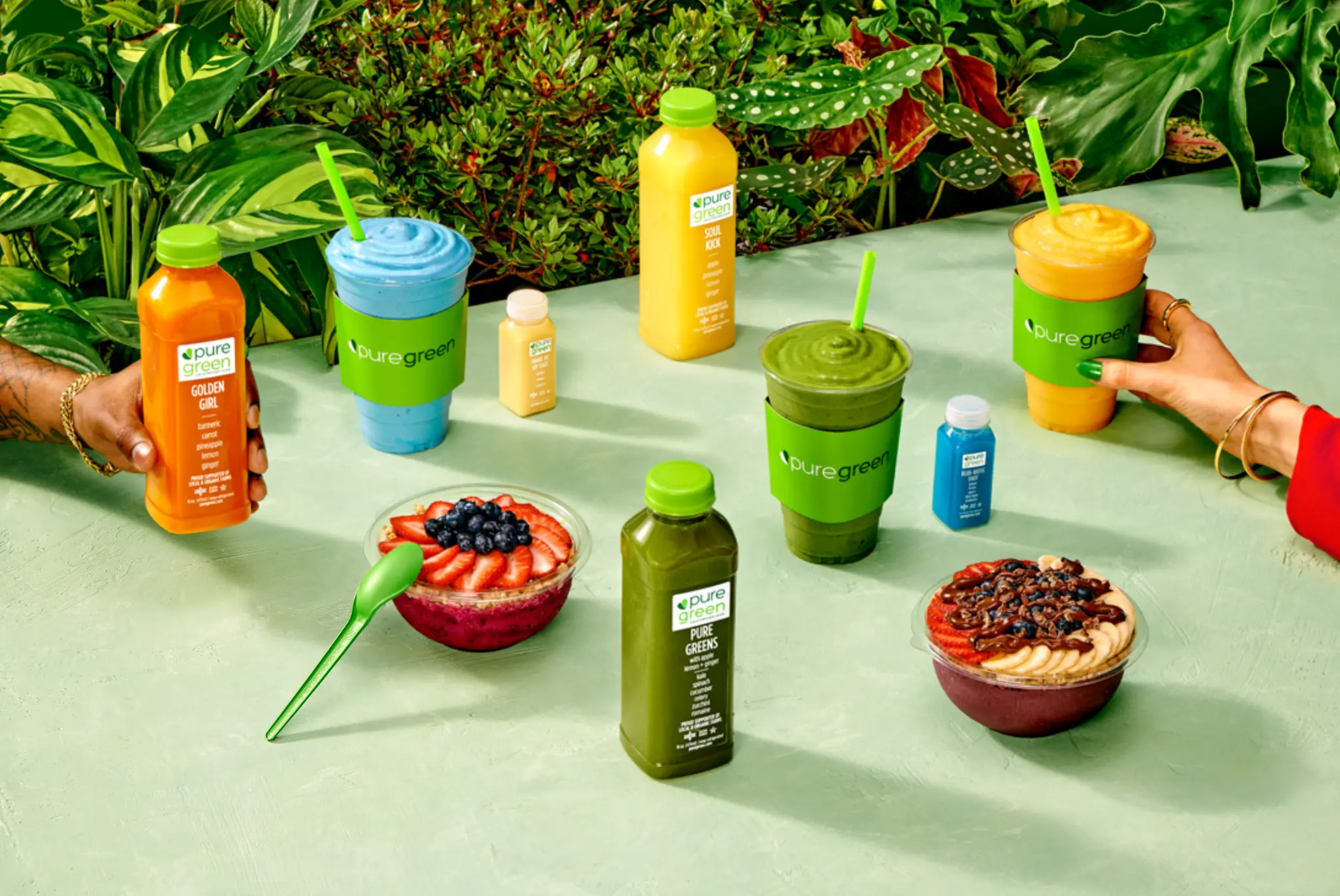 Pure Green fresh juices and açaí bowls